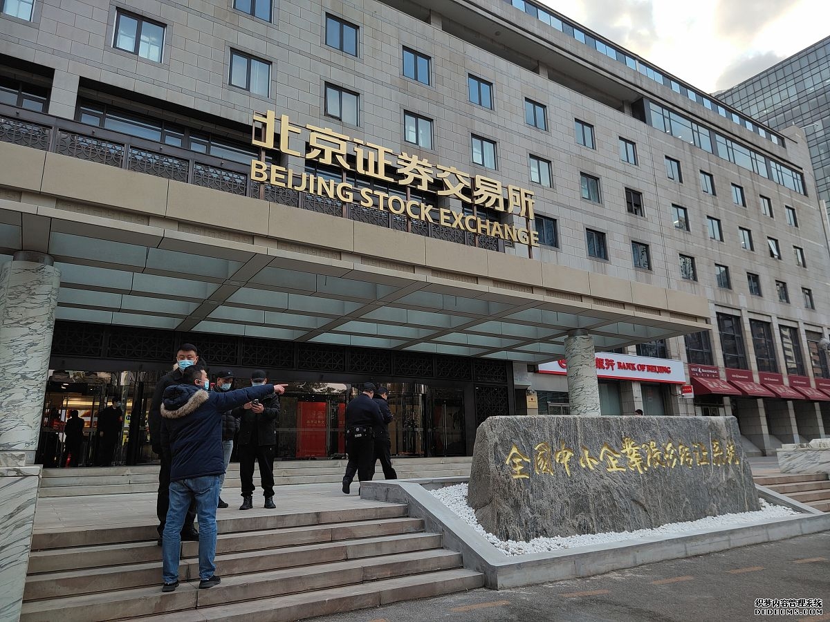 洲际交易所（ICE）纽约可可期货下跌近4%报每吨3107美元